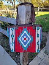 Load image into Gallery viewer, Montana West Aztec Pattern Concealed Carry Bag
