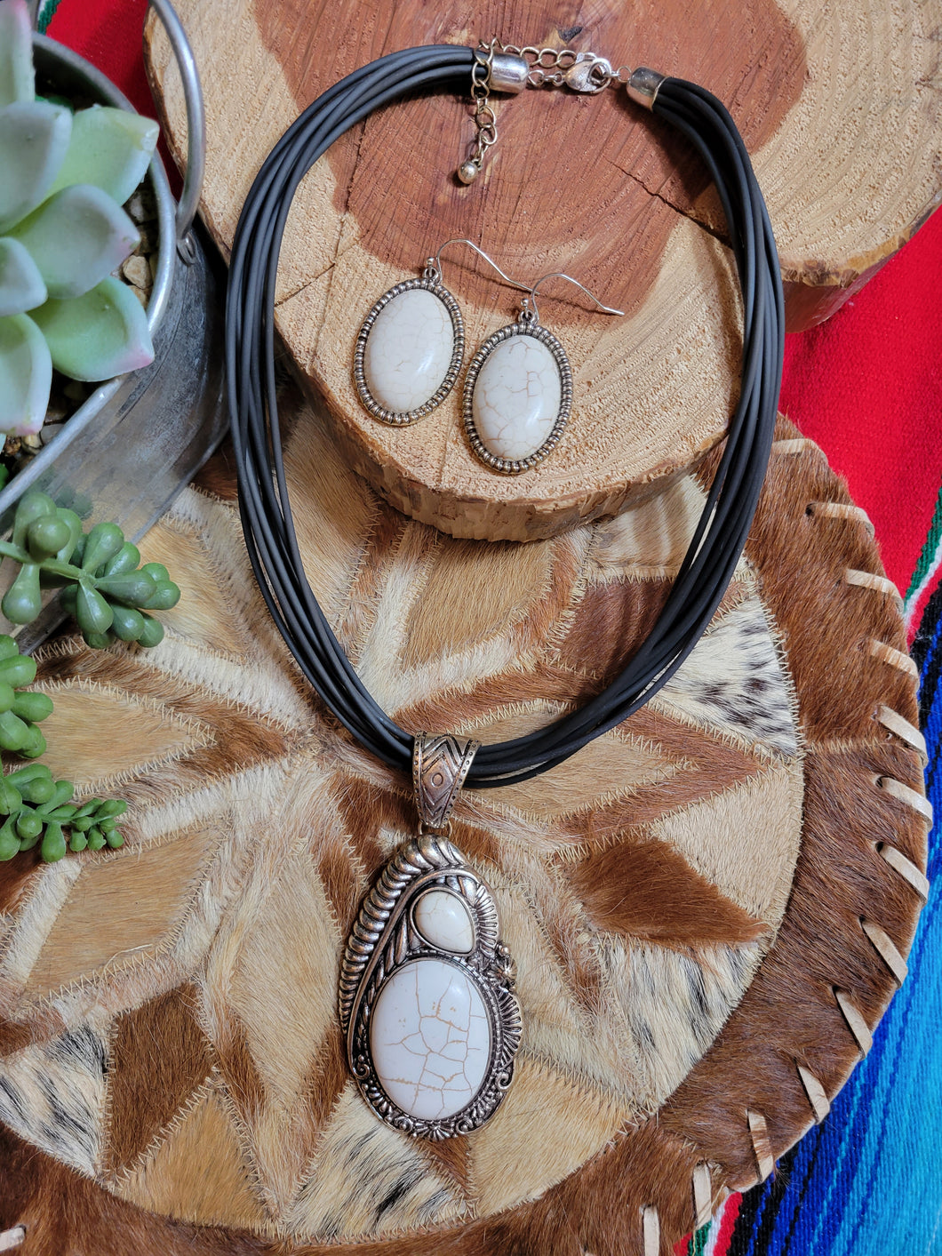 White Buffalo Choker Set